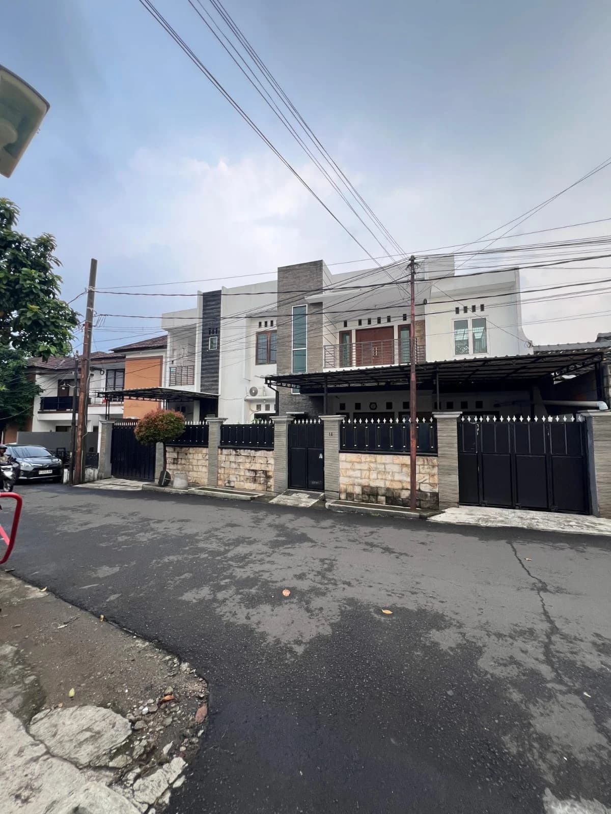 DIJUAL/DISEWAKAN RUMAH DEKAT KAMPUS UI - Foto 1
