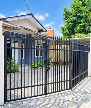 DIJUAL / DISEWAKAN: RUMAH LUAS DENGAN TAMAN DI JAGAKARSA, JAKARTA SELATAN  - Thumbnail 2