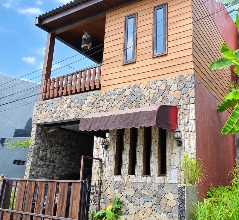 DIJUAL : RUMAH PREMIUM 3,5 LANTAI DI GRAND DEPOK CITY